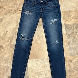 America. Eagle Size 2 Distressed Blue Jeans
